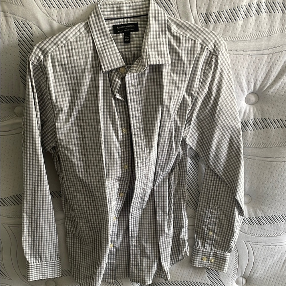 Banana Republic Gray Casual Button Down Shirt